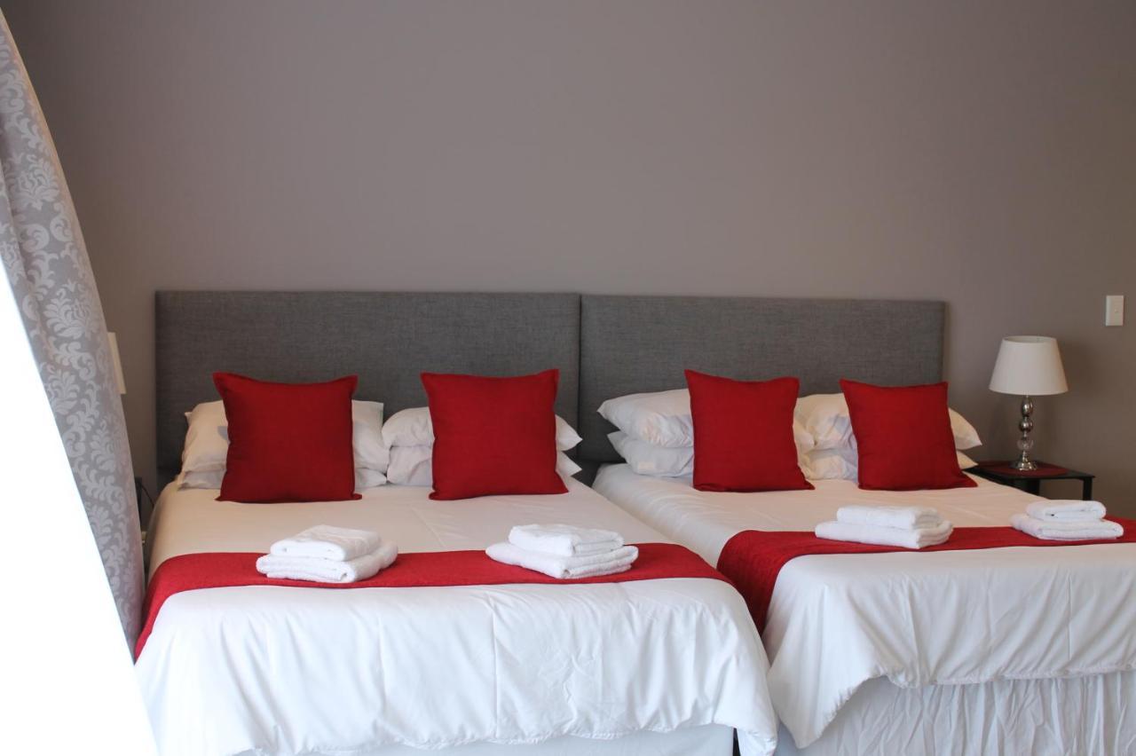Phoenix Lodge And Waterside Accommodation Knysna Esterno foto