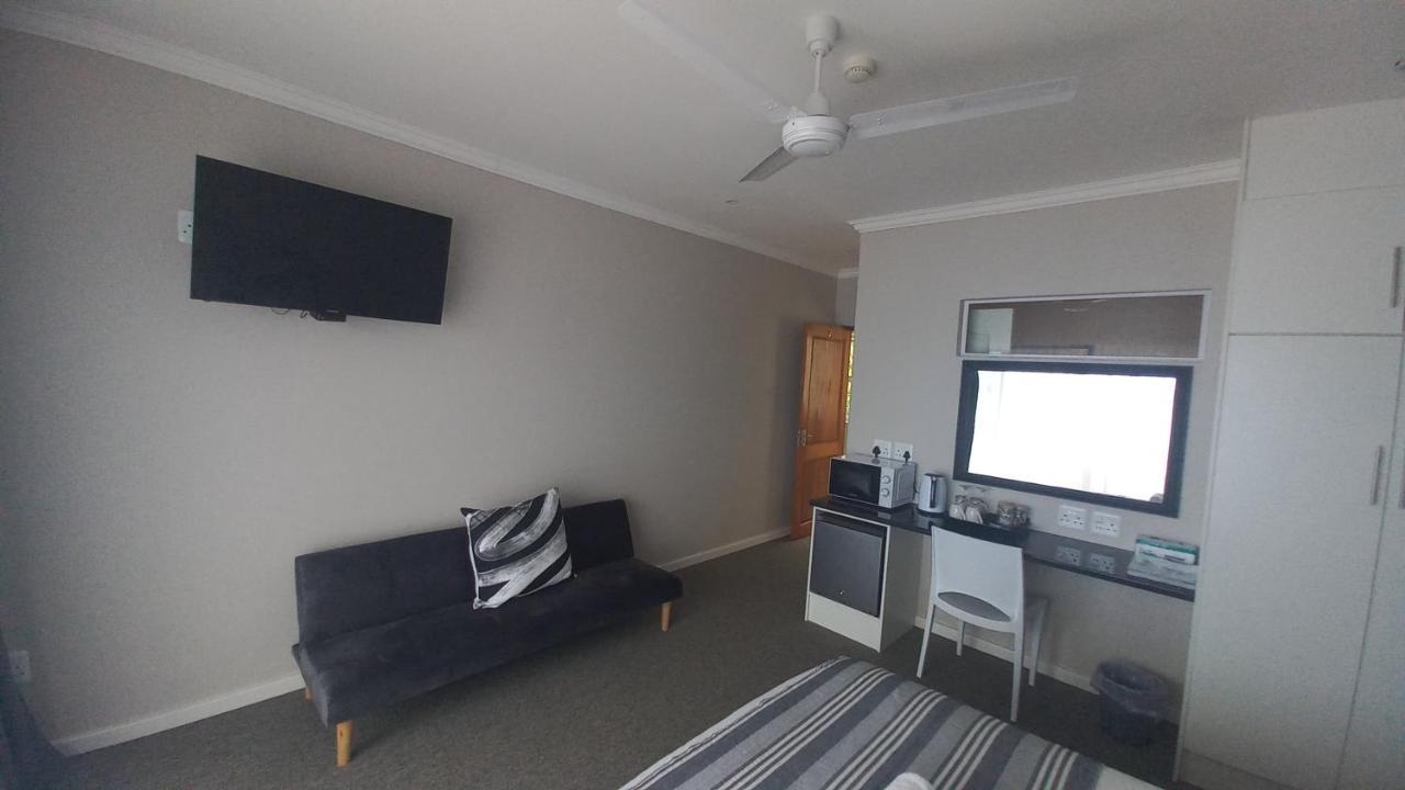 Phoenix Lodge And Waterside Accommodation Knysna Esterno foto