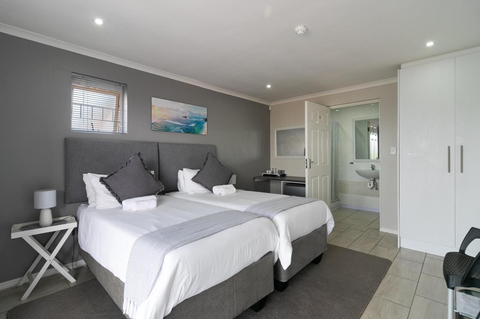 Phoenix Lodge And Waterside Accommodation Knysna Esterno foto